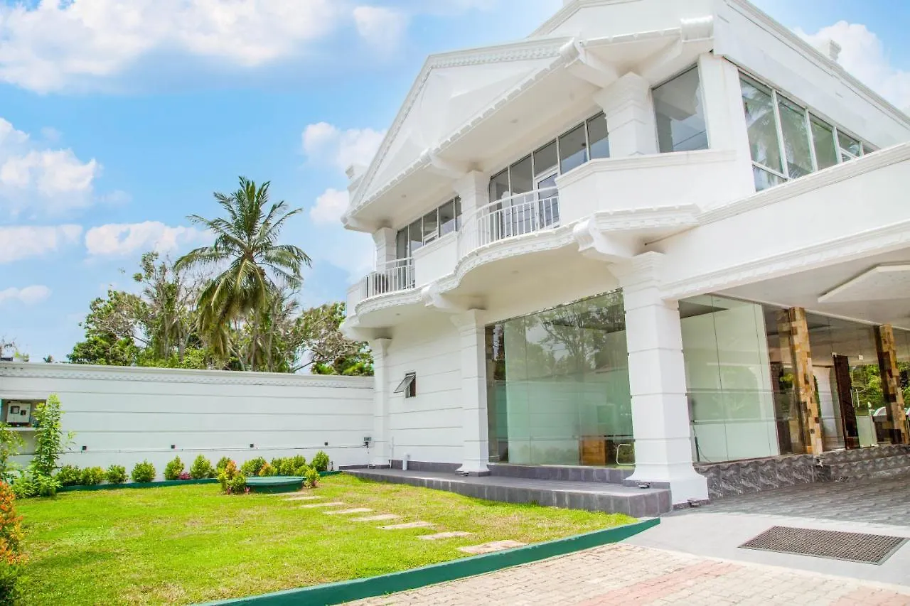Hotel Remaco Katunayake